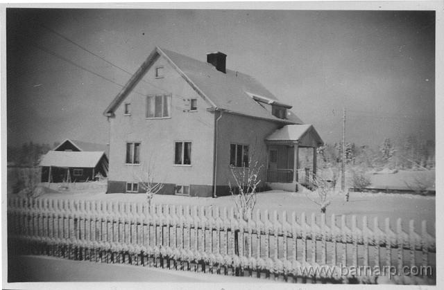 barnarp_bashult.jpg - Det nya huset på plats ca:1940