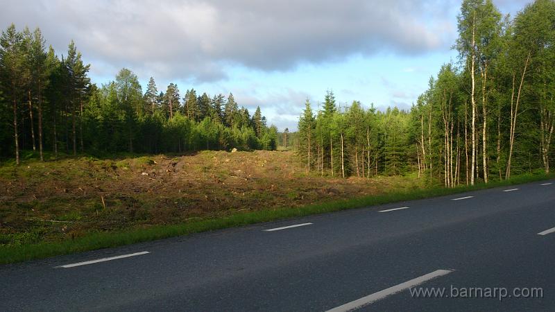 DSC_0984.JPG - I början på juli har de förberedande arbetena påbörjats. Bilden är tagen västerut från Åkerbyvägen den 3 juli.