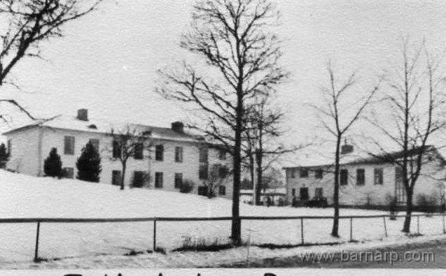 barnarps_skola_1954.jpg - Skolan vintern 1954