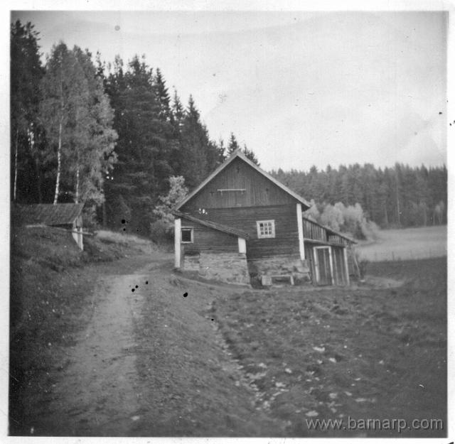 barnarp_sobacken_lada.jpg - Ladan på Sobacken (Spånhults Hammare) ca:1955